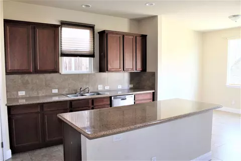 256 Mill Valley Pkwy, Redding, CA 96003 photo 2