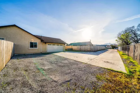 1047 Deodar Way, Redding, CA 96003 photo 15