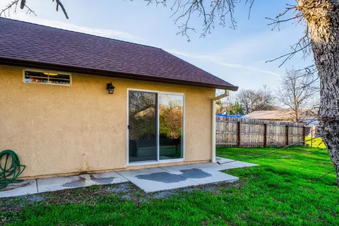 1047 Deodar Way, Redding, CA 96003 photo 17