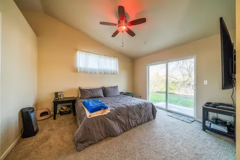 1047 Deodar Way, Redding, CA 96003 photo 11