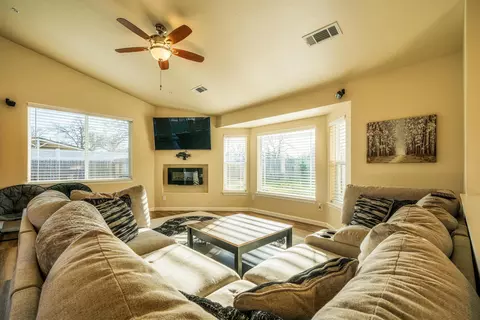 1047 Deodar Way, Redding, CA 96003 photo 7