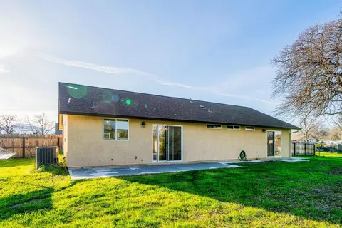 1047 Deodar Way, Redding, CA 96003 photo 18