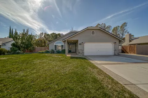 2815 Howard Dr, Redding, CA 96001 photo 2