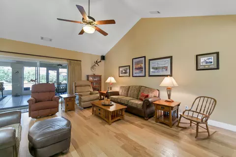 19366 Carnegie Ct, Redding, CA 96003 photo 10