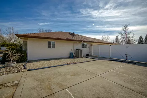 19366 Carnegie Ct, Redding, CA 96003 photo 5