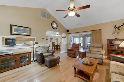 19366 Carnegie Ct, Redding, CA 96003 photo 9