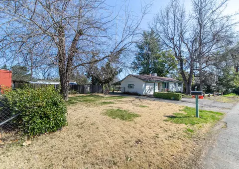 5451 Elm Ln, Redding, CA 96001 photo 4