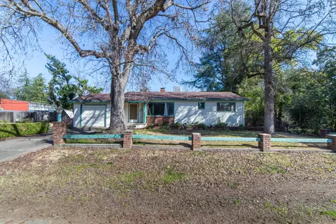 5451 Elm Ln, Redding, CA 96001 photo 2