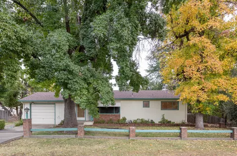 5451 Elm Ln, Redding, CA 96001 photo 1