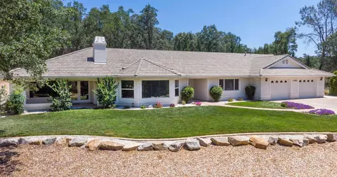13283 Pala Mesa Cir, Redding, CA 96003 photo 2