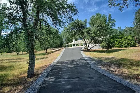13283 Pala Mesa Cir, Redding, CA 96003 photo 4