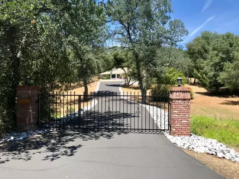 13283 Pala Mesa Cir, Redding, CA 96003 photo 3