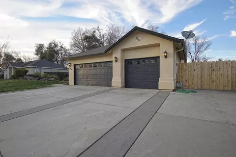 1364 Empress Ln, Redding, CA 96002 photo 5