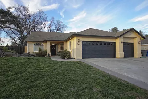 1364 Empress Ln, Redding, CA 96002 photo 1