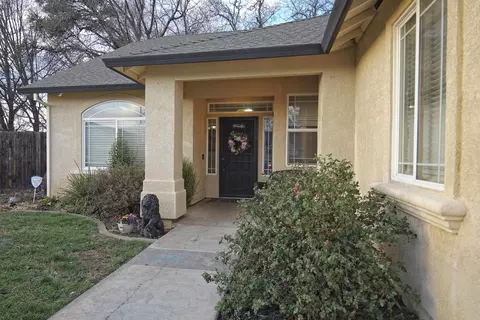 1364 Empress Ln, Redding, CA 96002 photo 2
