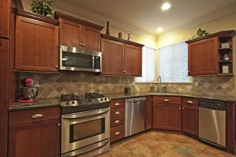 1364 Empress Ln, Redding, CA 96002 photo 8