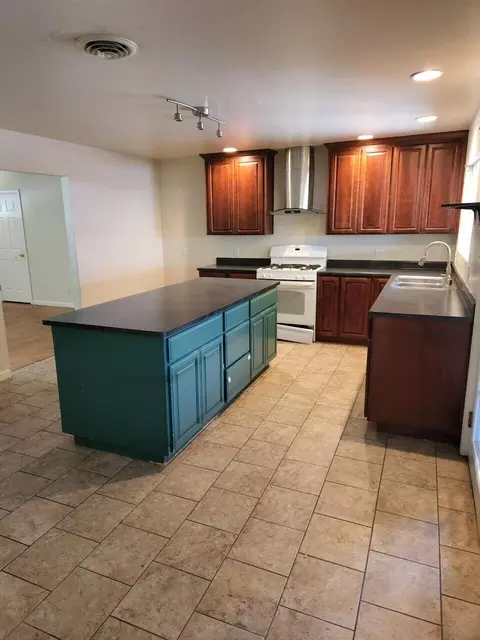 458 Rome Ave, Redding, CA 96001 photo 3