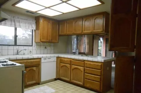 760 Blossom Ct, Redding, CA 96003 photo 2