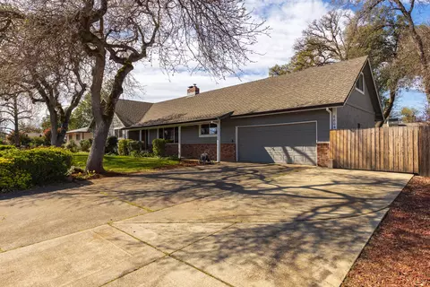 6804 Riata Dr, Redding, CA 96002 photo 2