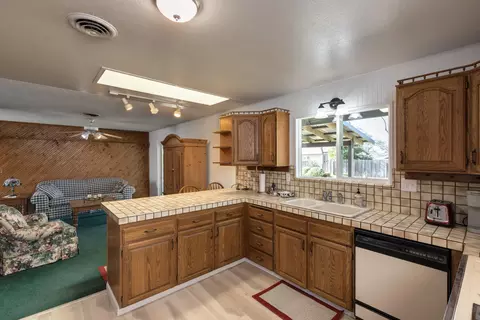 6804 Riata Dr, Redding, CA 96002 photo 8