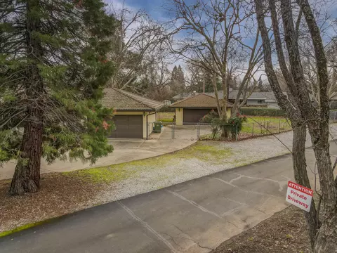 6585 Lucerne Ct, Redding, CA 96001 photo 9
