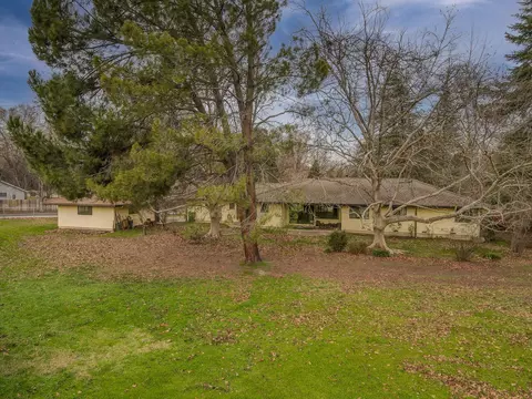 6585 Lucerne Ct, Redding, CA 96001 photo 4