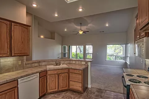 1252 Snowcap Trl, Redding, CA 96003 photo 3