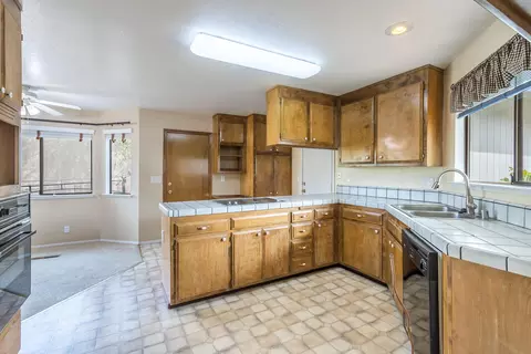 1974 Mary Lake Dr, Redding, CA 96001 photo 10