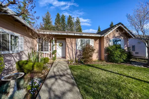 2447 Amethyst Way, Redding, CA 96003 photo 2