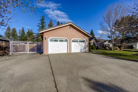 2447 Amethyst Way, Redding, CA 96003 photo 3