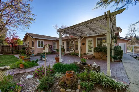 2447 Amethyst Way, Redding, CA 96003 photo 4