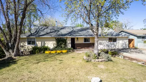 121 Woodhill Dr, Redding, CA 96003 photo 1