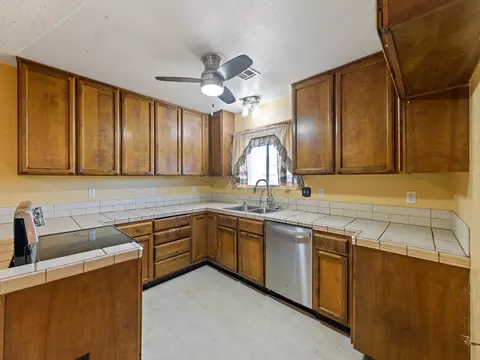 121 Woodhill Dr, Redding, CA 96003 photo 4