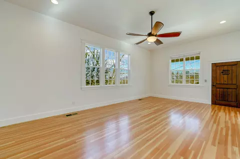 1846 Willis St, Redding, CA 96001 photo 5