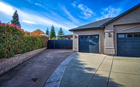2007 Maudray Way, Redding, CA 96003 photo 2