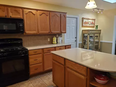 145 Chestnut Ave, Red Bluff, CA 96080 photo 2