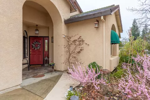 1691 St Andrews Dr, Redding, CA 96003 photo 2