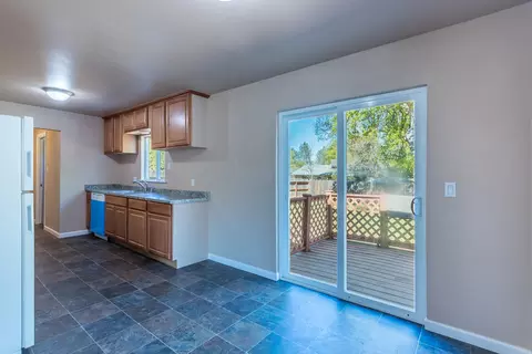 1572 Yale Ct, Redding, CA 96002 photo 9