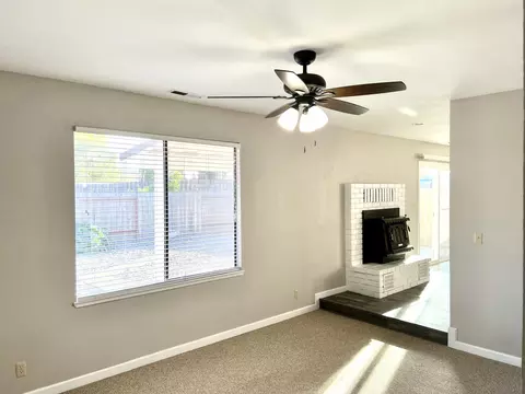 1027 Mistletoe Ln, Redding, CA 96002 photo 6