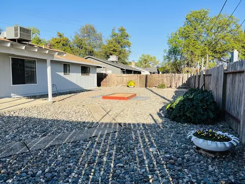 1027 Mistletoe Ln, Redding, CA 96002 photo 16
