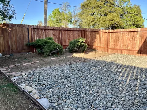 1027 Mistletoe Ln, Redding, CA 96002 photo 17