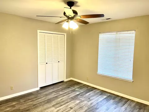 1027 Mistletoe Ln, Redding, CA 96002 photo 11