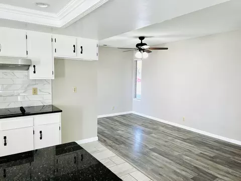 1027 Mistletoe Ln, Redding, CA 96002 photo 5