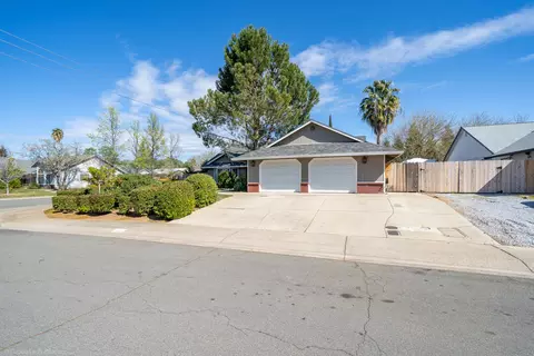 1555 Lavender Way, Redding, CA 96003 photo 4