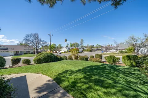 1555 Lavender Way, Redding, CA 96003 photo 9