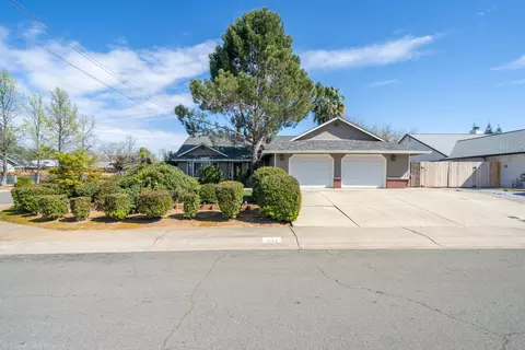 1555 Lavender Way, Redding, CA 96003 photo 3