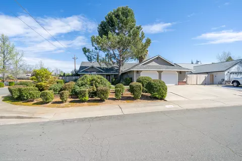 1555 Lavender Way, Redding, CA 96003 photo 2