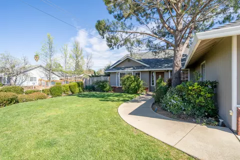 1555 Lavender Way, Redding, CA 96003 photo 5