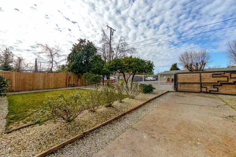 2801 Blueview St, Redding, CA 96002 photo 4