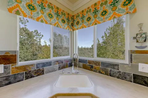 660 Overhill Dr, Redding, CA 96001 photo 40